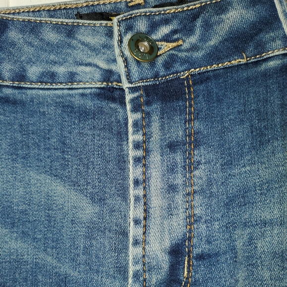 Floral Flare Jeans - Picture 3 of 14